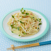 甘みが多くてみずみずしい!大根を使って「ツナと大根のさっぱりサラダうどん」