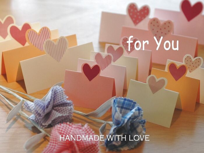 バレンタインや母の日に贈る手作りカードとカーネーション