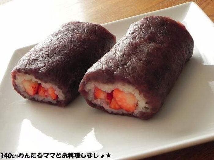 材料4つで簡単★恵方巻き風いちごおはぎ