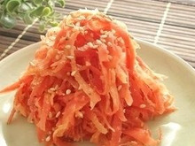 和風キャロットラペ♪金時人参のわさびごまポン和え