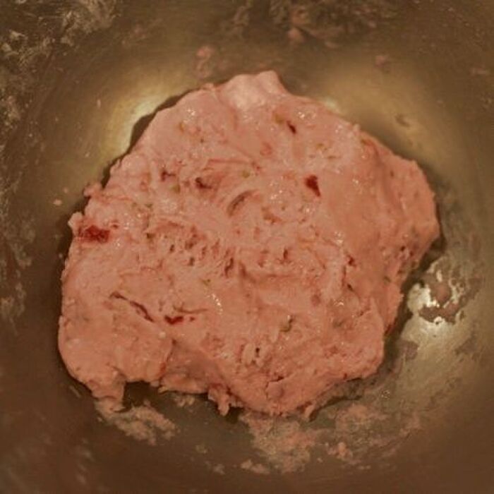 2 いちご白玉の材料を混ぜます。