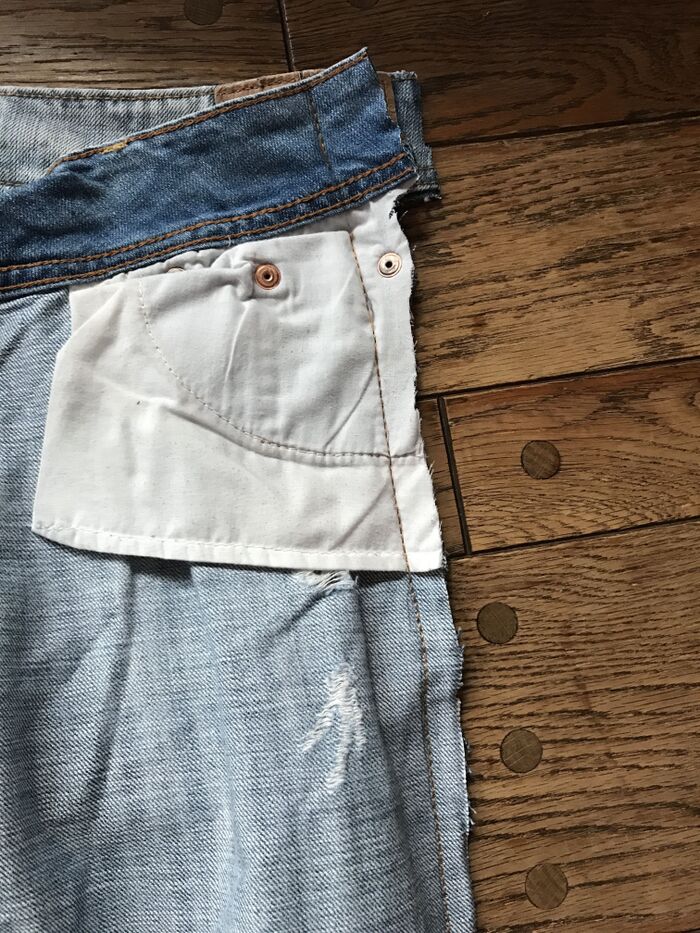 余分な部分をカットします。