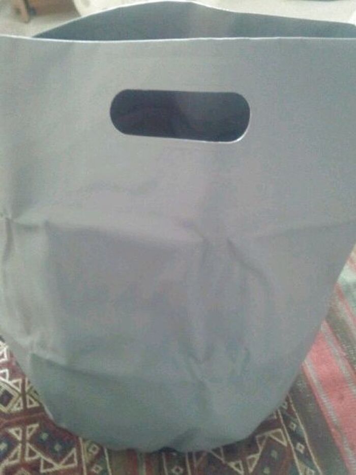 広げると自立します