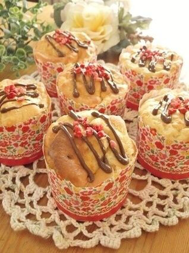 バレンタイン仕様 ふわっふわ バニラ香るカップケーキ チョコ&イチゴ