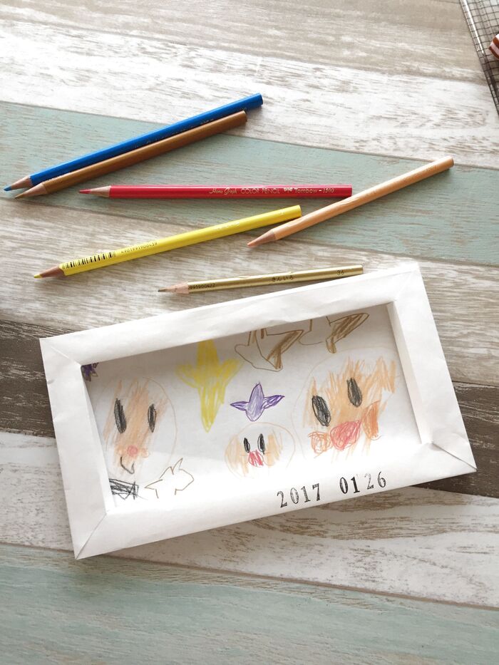 紙モノに一手間だけで!フレームをプラス