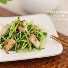 簡単彩りレシピ*お弁当のおかずにおすすめの豆苗とかまぼこ炒め*