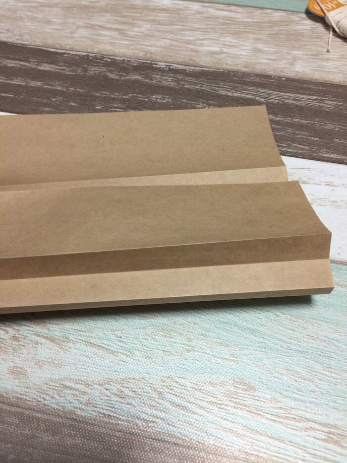 ②マチの部分を折ります