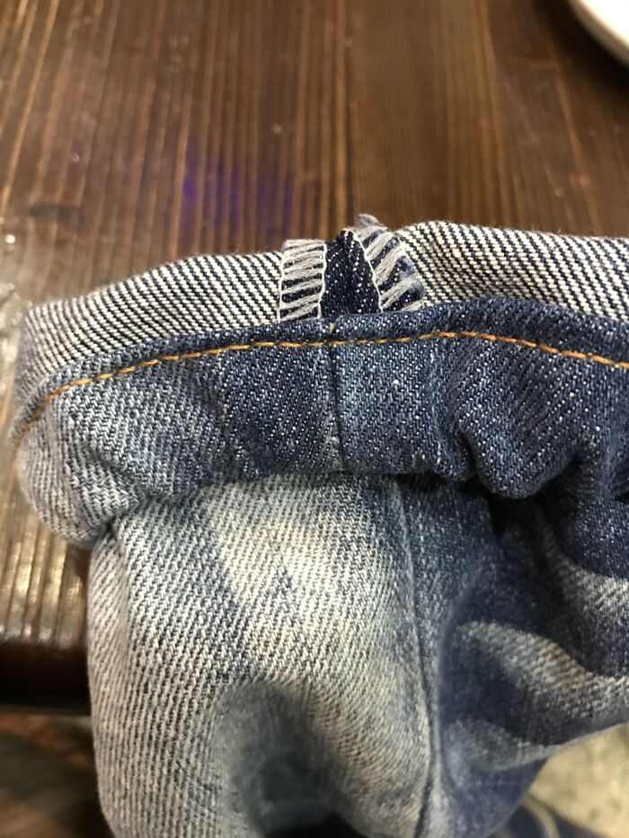 ロングブーツの長さを決めてカットします。