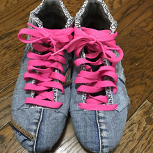 古くなったスニーカーがオシャレアイテムに変身☆切って貼るだけ簡単デニムリメイク