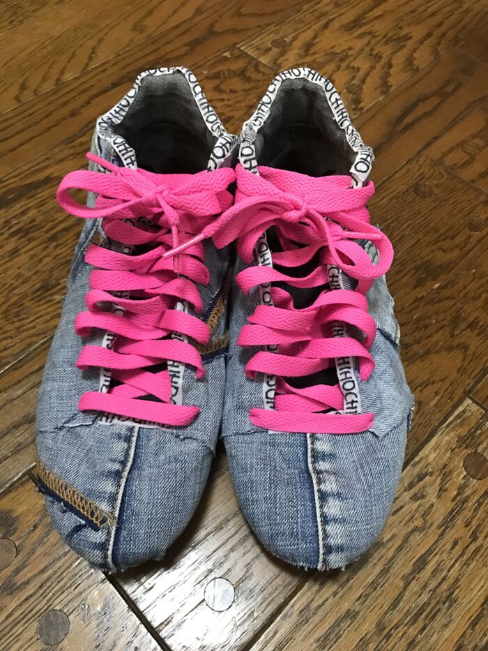 古くなったスニーカーがオシャレアイテムに変身☆切って貼るだけ簡単デニムリメイク