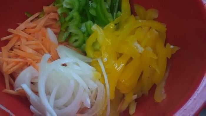 野菜を切る→甘酢に漬ける