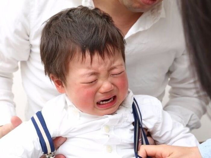 <子供の人見知り>接し方はどうすればいいの?無理は禁物!お子さんのペースに合わせよう