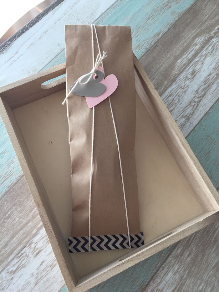 クラフト紙でシンプルに!ナチュラルで縦長なラッピング