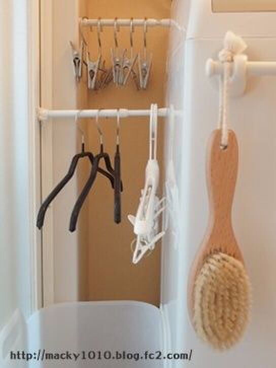 死角利用!突っ張り棒で洗濯ハンガーすっきり収納