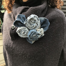 普段使いのオシャレアイテムに♪デニムリメイクの薔薇でコサージュ
