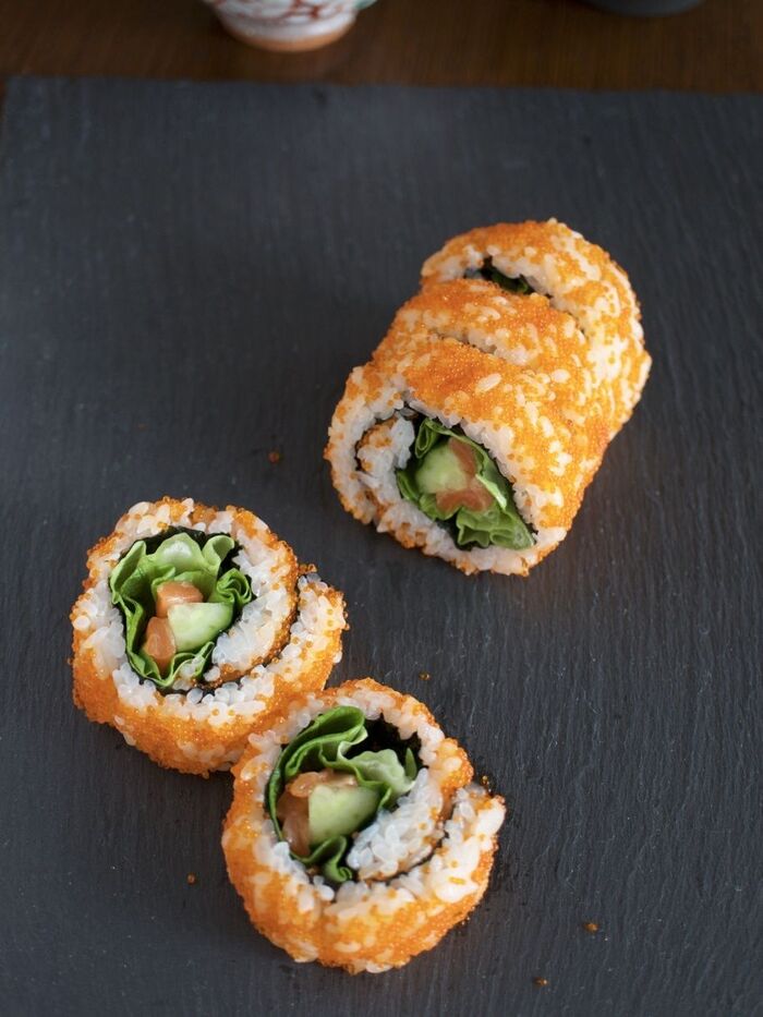 節分の恵方巻きに 紅白裏巻き寿司