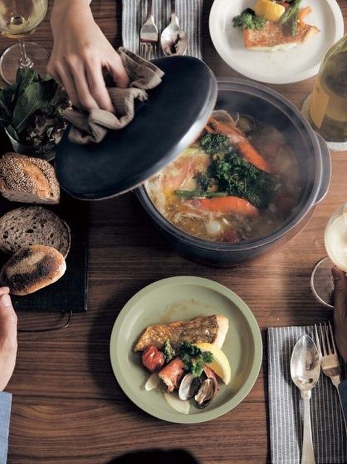 どんな料理もこなせて、そのまま食卓に出せる土鍋。レシピをご紹介!