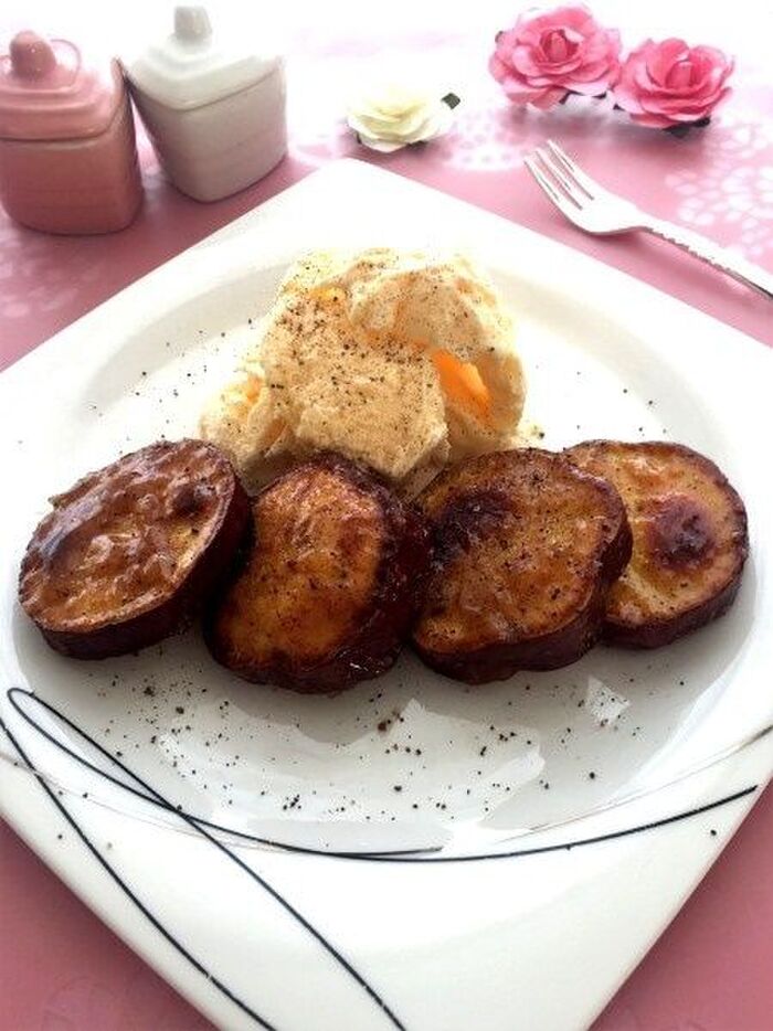 カリッとシナモン風味のさつまいもガレット~バニラアイス添え~