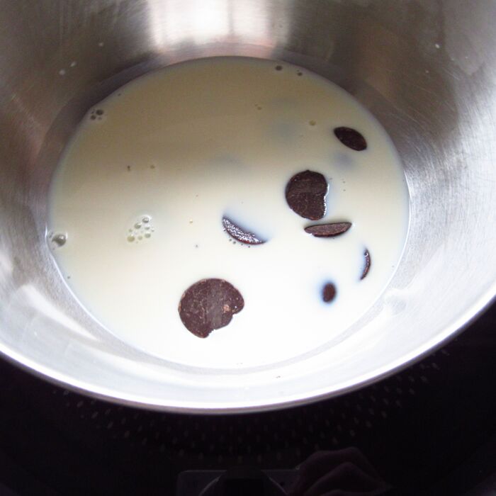 チョコ生地を作る。