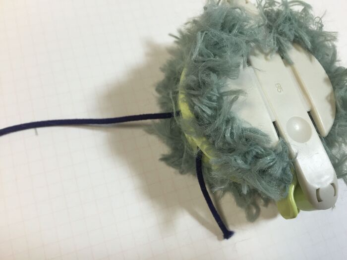 馬の毛(ポンポンを作る)