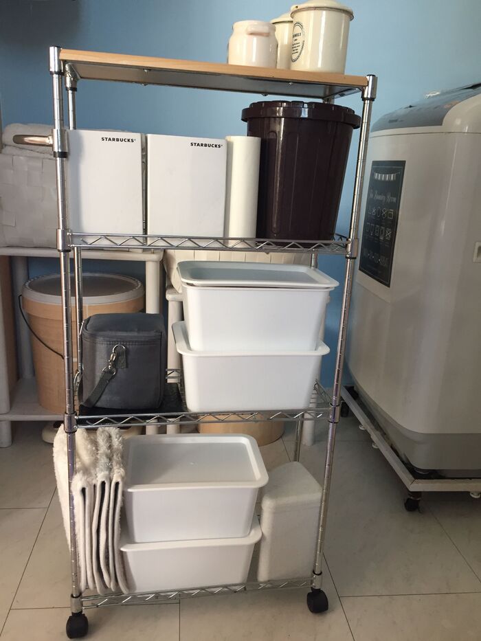 コロコロ引き出すと・・・セリアのフタ付きボックスで収納