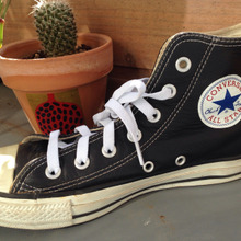 ハイカットスニーカーも脱ぎ履き楽ちん!セリアの伸び~る靴ひも