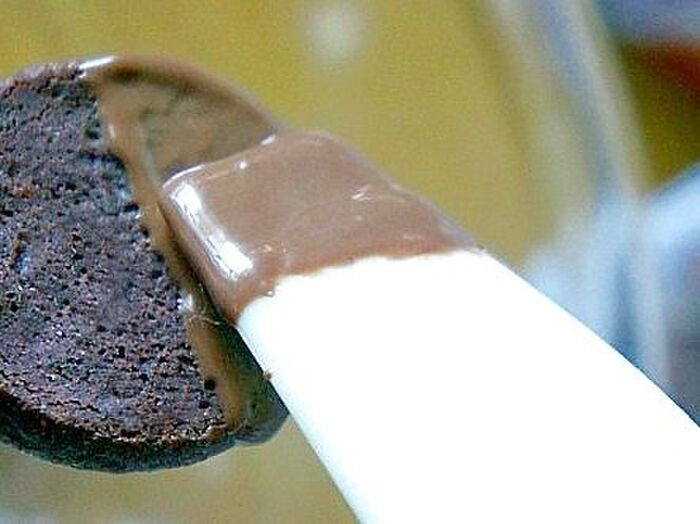 9.クッキーに塗る。
