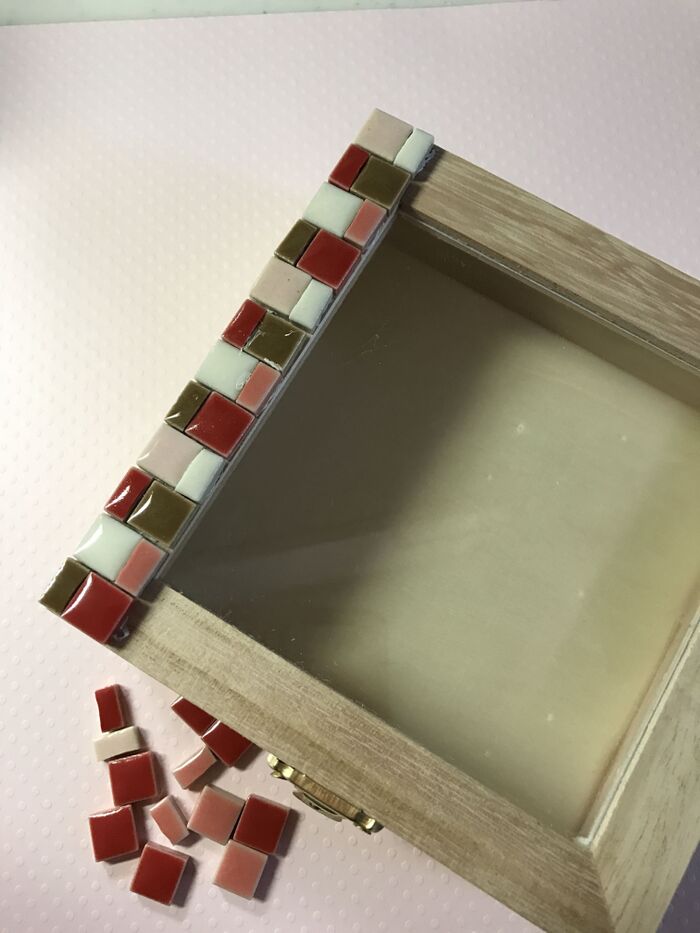 タイルを貼ります