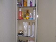 セリアアイテムを使って、洗面台の鏡裏の収納