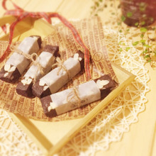 ワックスペーパーと麻ひもで可愛くラッピング♡