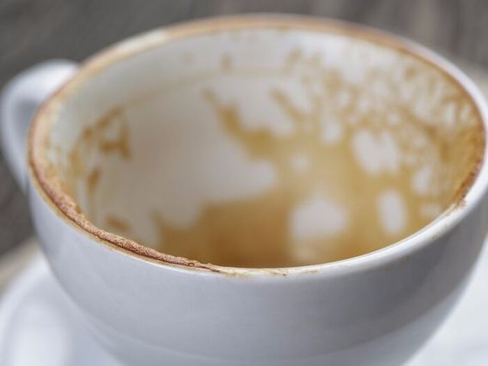 気になる!コップの茶渋の落とし方には身近な○○を使ってみよう!