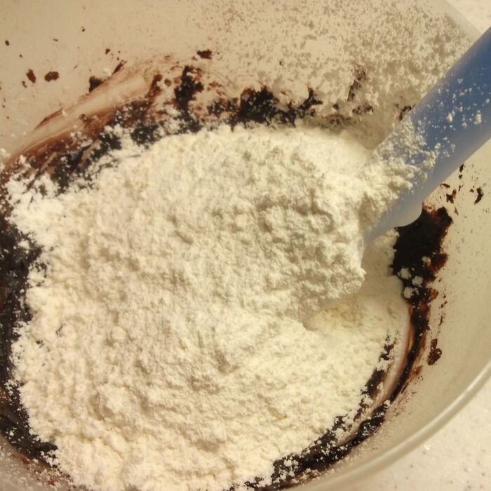 粉を加えてひとまとめに