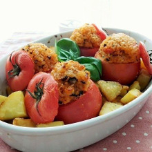 見た目もかわいい♪お米を詰めたトマト