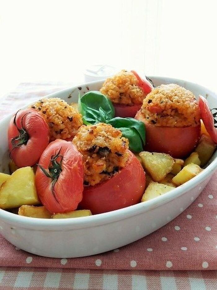 見た目もかわいい♪お米を詰めたトマト