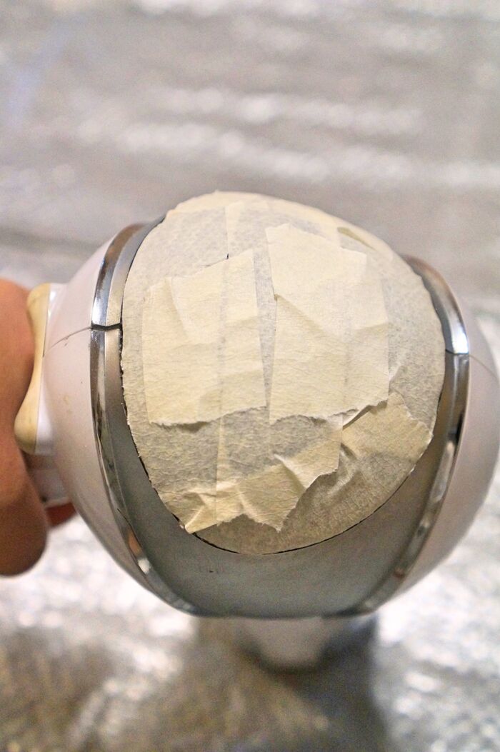 水気がNGな部分はマスキングテープで養生する