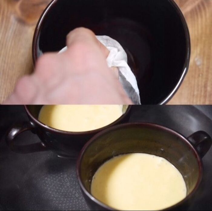 生地をマグカップに入れる。