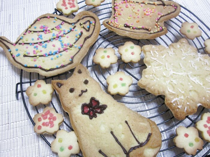 小さなお客様(子供)喜ぶ!クッキーモールドで大きな大きなデコクッキー達♪