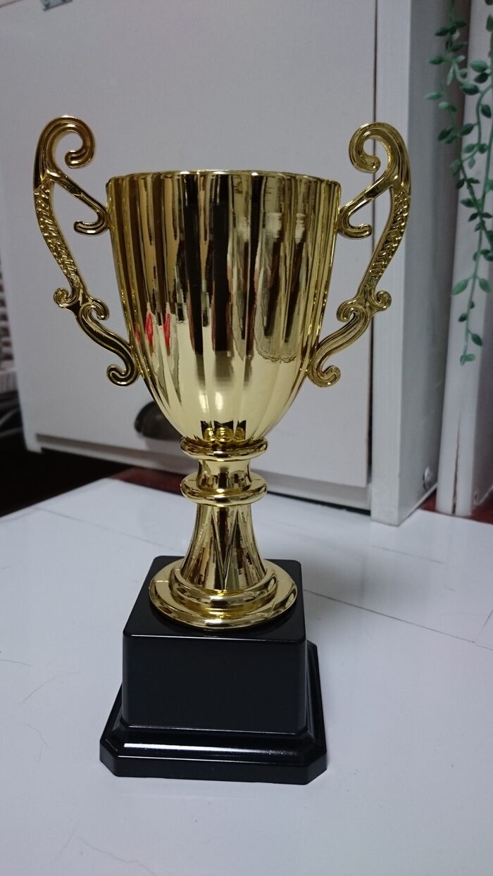 トロフィーにペイント