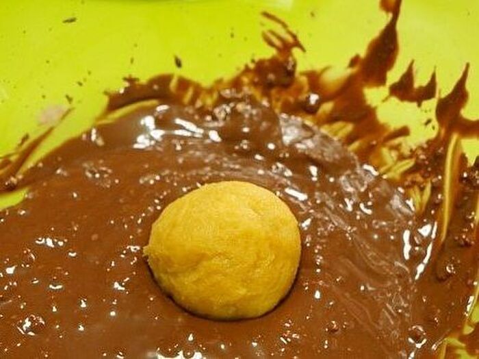 11.チョコをコーチング。