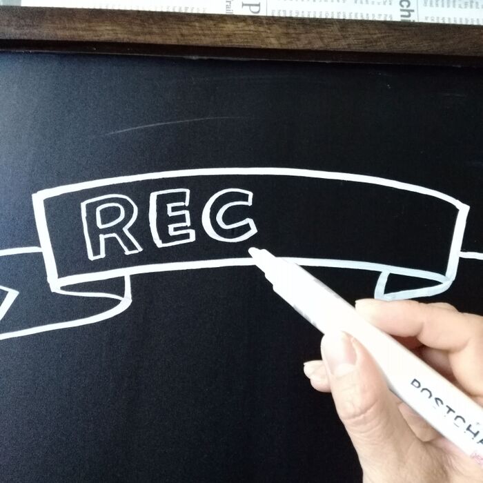 ボードに絵を描く