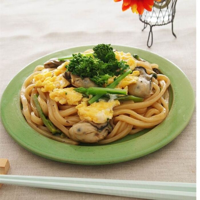 季節の食材を楽しむ「牡蠣と菜の花のオイスターうどん」