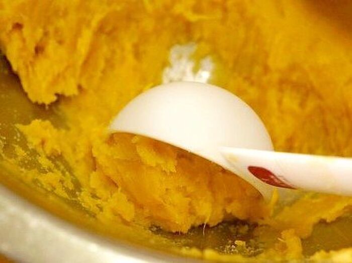 6.大さじスプーンを使うと便利。