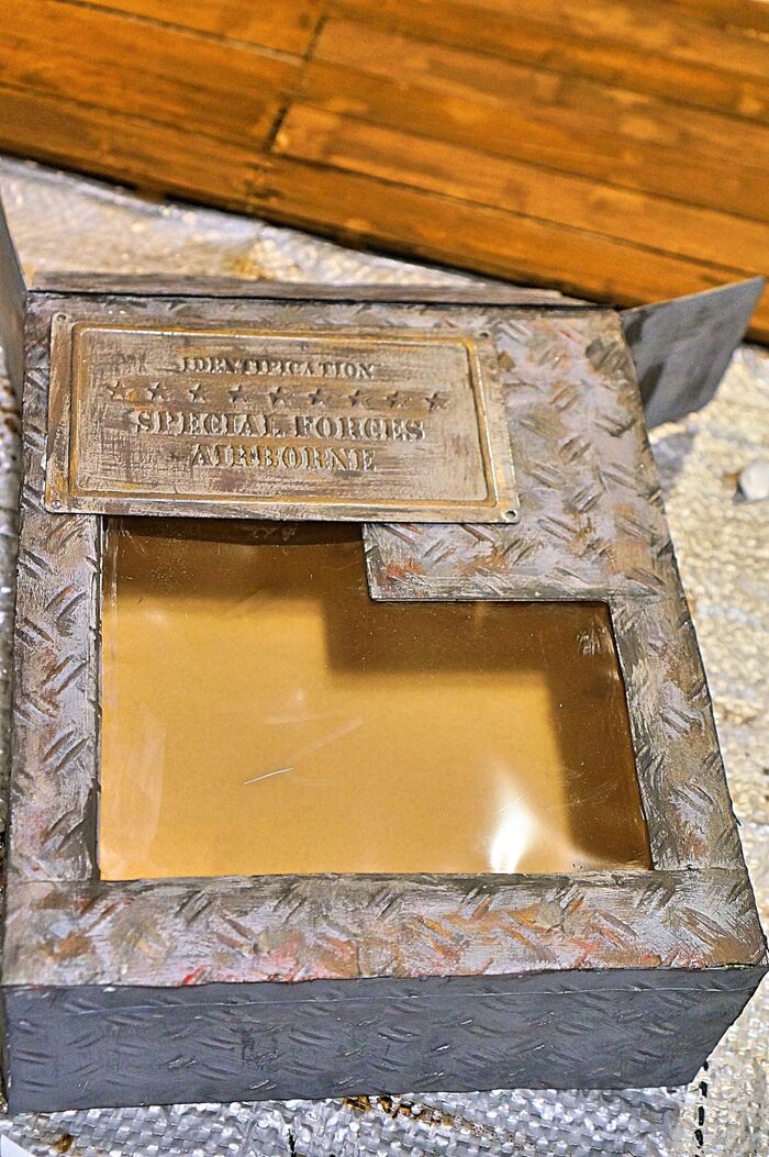 プレートを貼り付ける