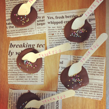 セリアのウッドスプーンで作る、キュートな立体友チョコ