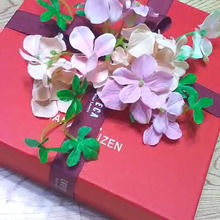 セリアの造花とグリーンで♡お花畑のようなバレンタインラッピング