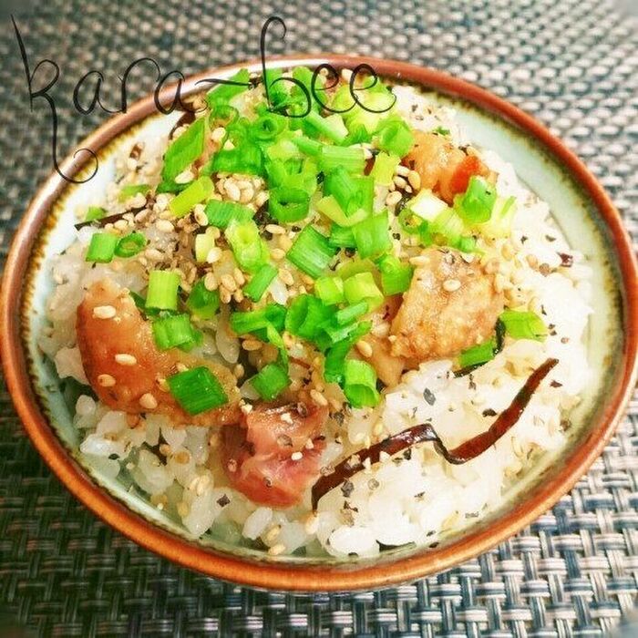 焼き鳥缶で簡単旨いっ♡スパイシー中華風塩こんぶ鶏飯