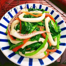 簡単副菜♡イカとほうれん草の麺つゆラー油ナムル