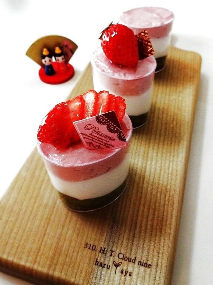 ひなまつりに♡抹茶・もも・フランボワーズの3色ムース