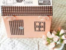 100均メイクボックスを簡単デコパージュ!お家型おもちゃ箱に