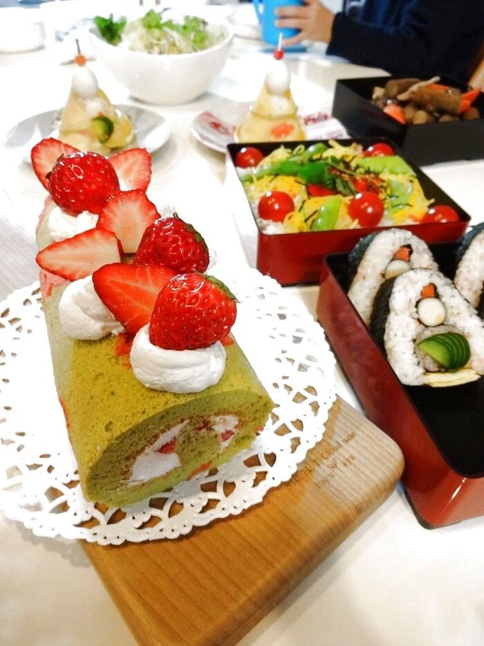 ひな祭りにぴったり♡3色がかわいい、いちごロールケーキ